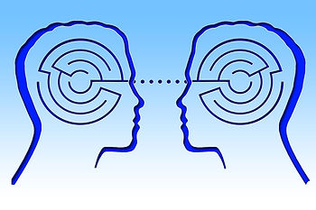 Es zeigt zwei menschliche Köpfe, die sich gegenüberstehen, aber durch ein komplexes Labyrinth voneinander getrennt sind. Diese Darstellung symbolisiert die Herausforderung und den Reiz des Gesichterlesens, bei dem wir versuchen, die inneren Gedanken und Emotionen einer Person zu entwirren, während sie oft von einem "Labyrinth" aus Ausdrücken und Gesichtszügen verdeckt sind. Das Bild veranschaulicht die Idee, dass Gesichterlesen eine Art geistiges Puzzle ist, das wir mit Geduld und Verständnis lösen können.