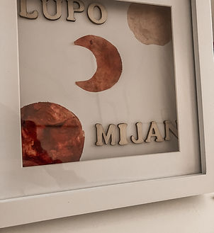 Amnionmonde rund und in Mond Form mit Namen im Rahmen
