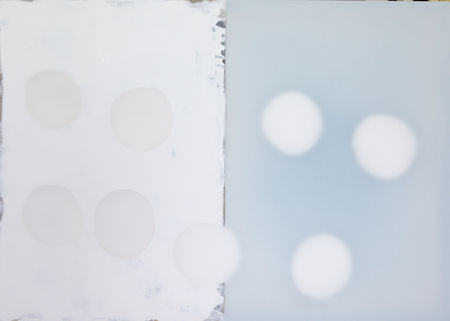 Lichtdurchflutetes abstraktes Gemälde von Udo Nöger – monochrome Farbschichten und reduzierte Formen, typisches Beispiel für zeitgenössische Lichtkunst und meditative Abstraktion.