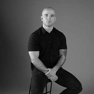 Roc headshot2.jpg