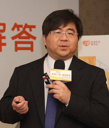 肺癌主任何明霖.jpg