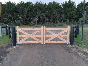 Fencing - Macedon Ranges Timber Gates and Fencing