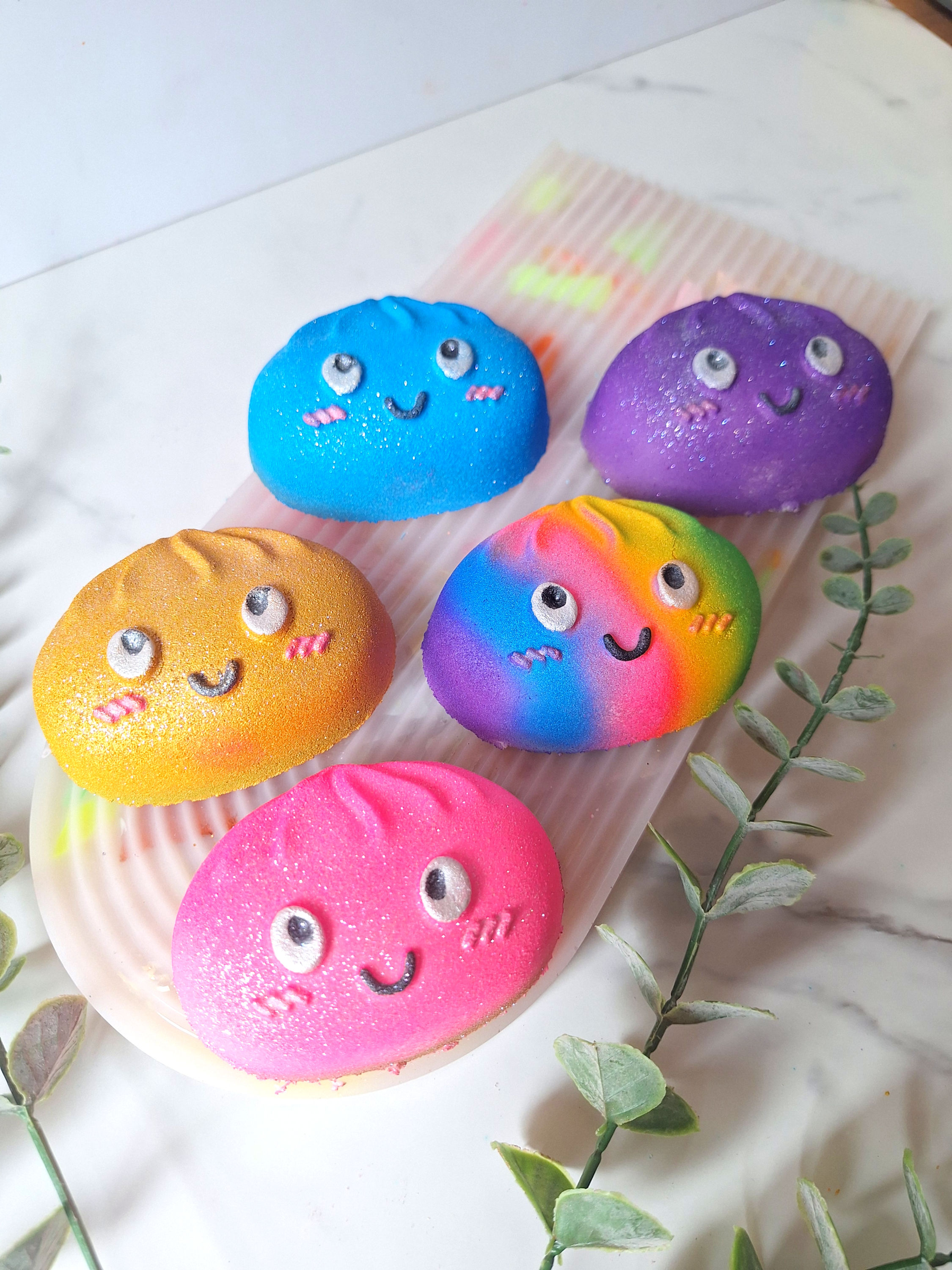 Kawaii Dumpling Bath Bomb – Rainbow or Mystery Colour with Hidden Bath Art