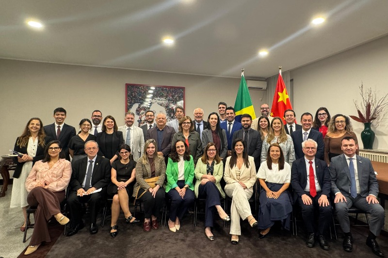 Reitor assina memorando de entendimento com o BRICS e conhece ecossistemas de inovação em setores estratégicos e temas globais para cooperação entre fronteiras