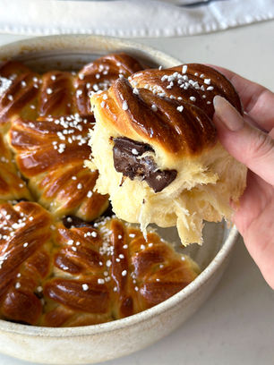 חלה בלגן ממולאת שוקולד מריר