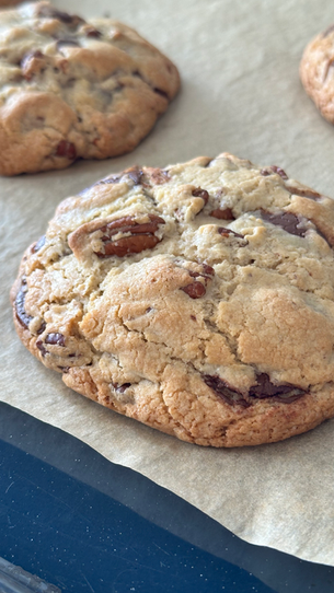 עוגיות לאביין Levain שוקולד צ'יפס ואגוזים