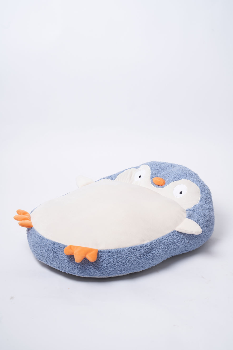 Miniature : Side profile of penguin shaped pet bed.