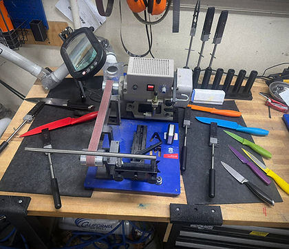 Knife sharpening machine