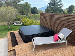 Jacuzzi met buitenkeuken