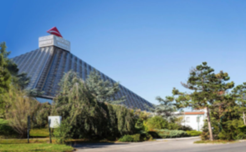 Eventhotel-Pyramide-Außenansicht3.jpeg
