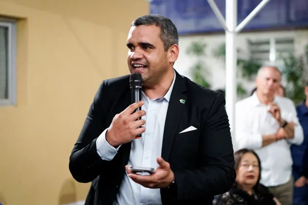 Arthur Amorim acompanha de perto os cuidados com demais vítimas do acidente. (Foto: Reprodução/Blog de Nill Júnior).