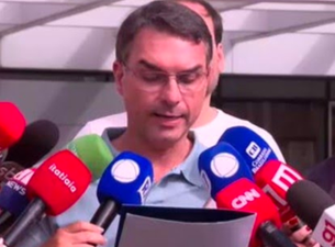 Em carta, Bolsonaro confirma pré-candidatura de Flávio à Presidência