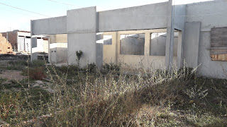 A obra da creche do Loteamento Petrópolis segue parada desde 2016.