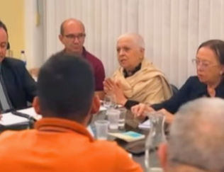 A reunião aconteceu na última terça-feira (05), após debate na Câmara de Vereadores sobre o possível corte das bolsas.