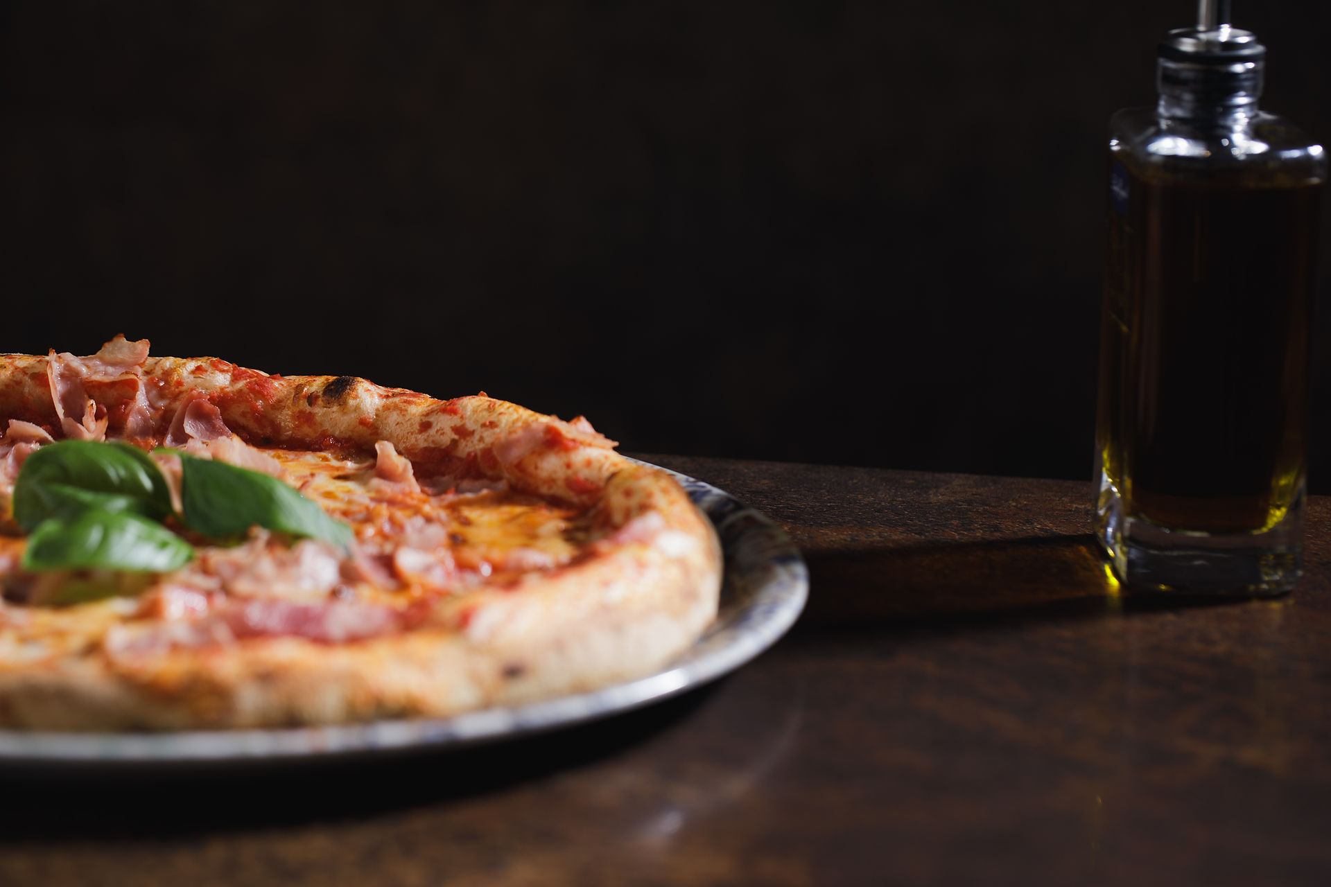 Pizza Werbeaufnahmen Pizza Plus in Villach by Simone Attisani Fotograf 