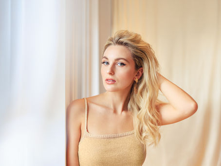 Model Anna Madia Wildhaber Cover Shooting für den Kärntner MONAT