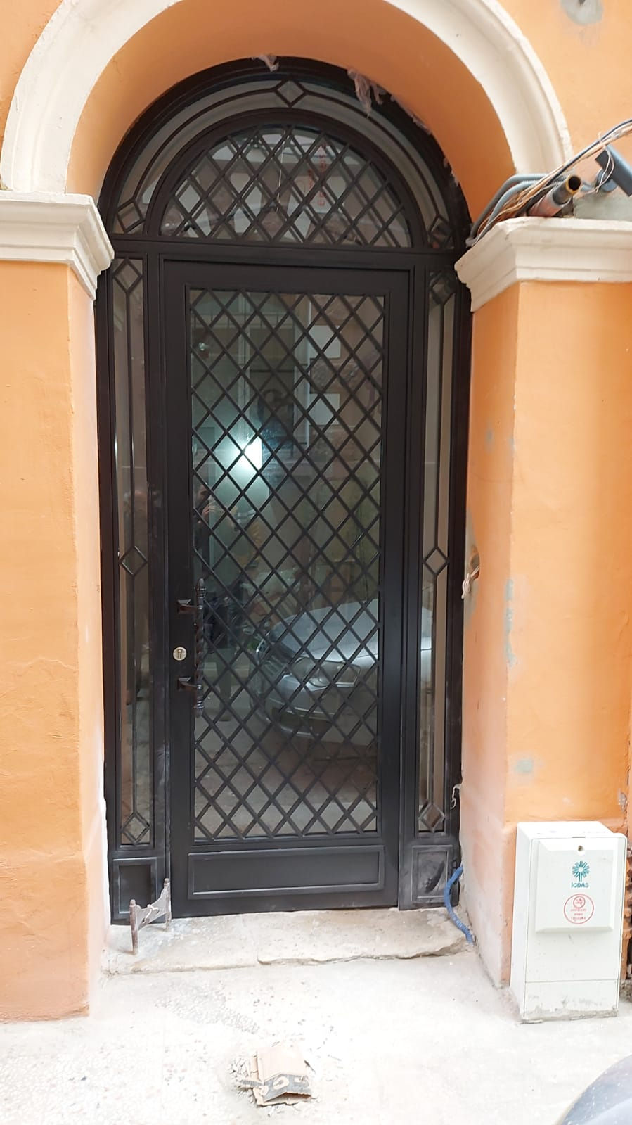 Küçük resim: Noir Lattice Ferforje Giriş Kapısı