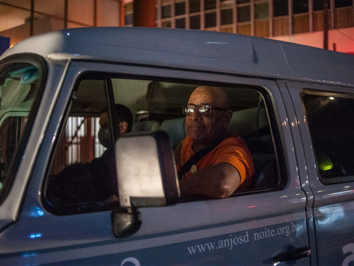 Anjos da noite, a saga dos voluntários para levar comida a quem necessita