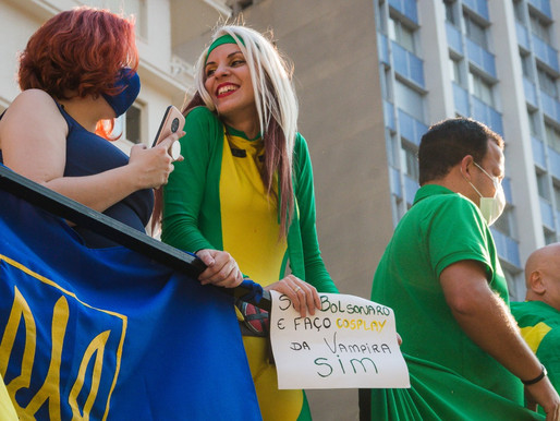 O Dia D bolsonarista reúne cosplay, pedidos de golpe e bandeiras estrangeiras na Paulista