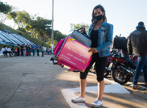 A motogirl que enfrenta os aplicativos de entrega e o machismo