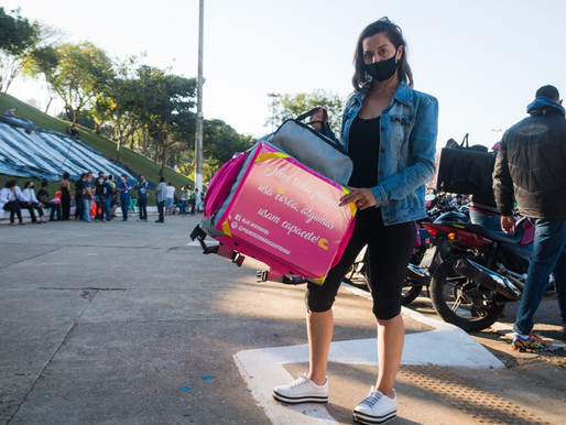 A motogirl que enfrenta os aplicativos de entrega e o machismo