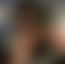 Foulard annodato sotto il collo