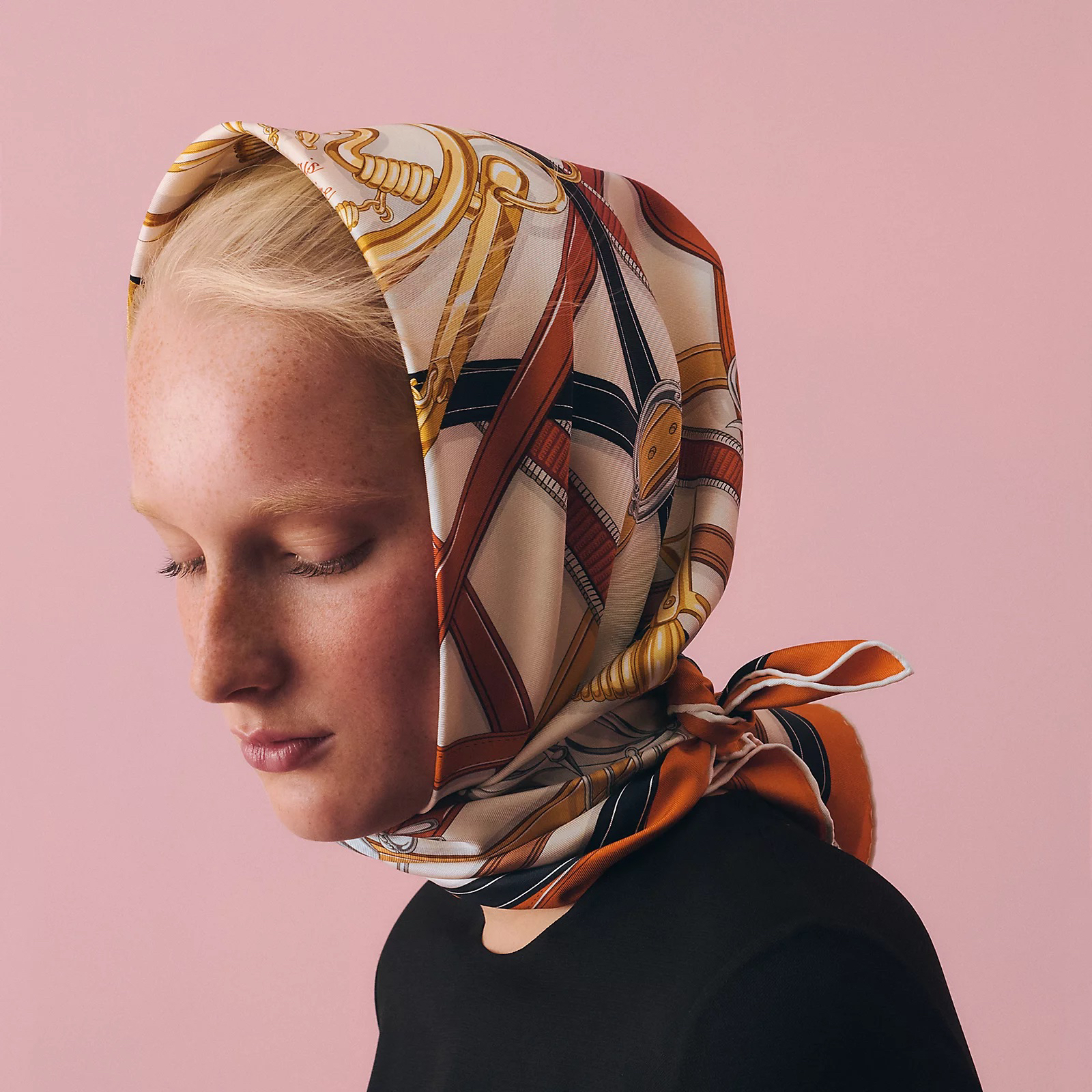 Foulard legato al collo