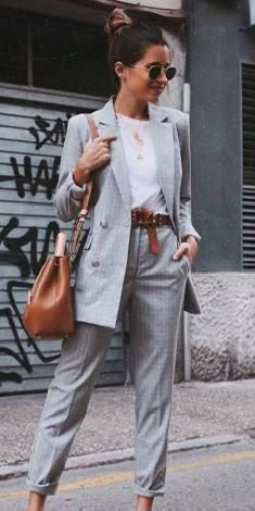 Tailleur pantalone doppiopetto grigio molto chiaro