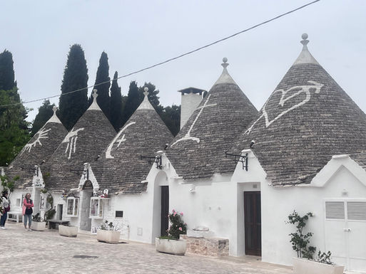 Simboli sui tetti dei trulli di Alberobello