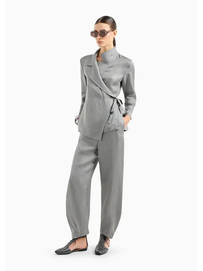 Tailleur Armani con giacca destrutturata