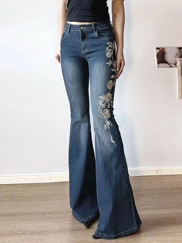 Calça Jeans Feminina Flare com Bordado Floral Estilo Y2K