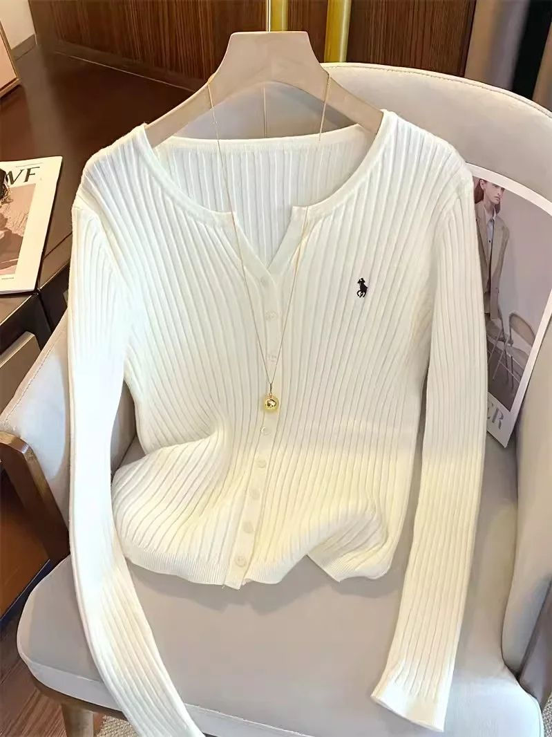 Miniatura: Cardigan Feminino Bordado de Tricô Estilo Old Money