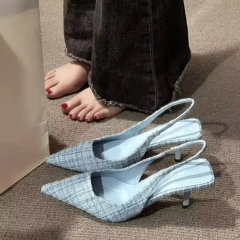 Miniatura: Sandália Feminina de Salto em Tricô Bico Fino