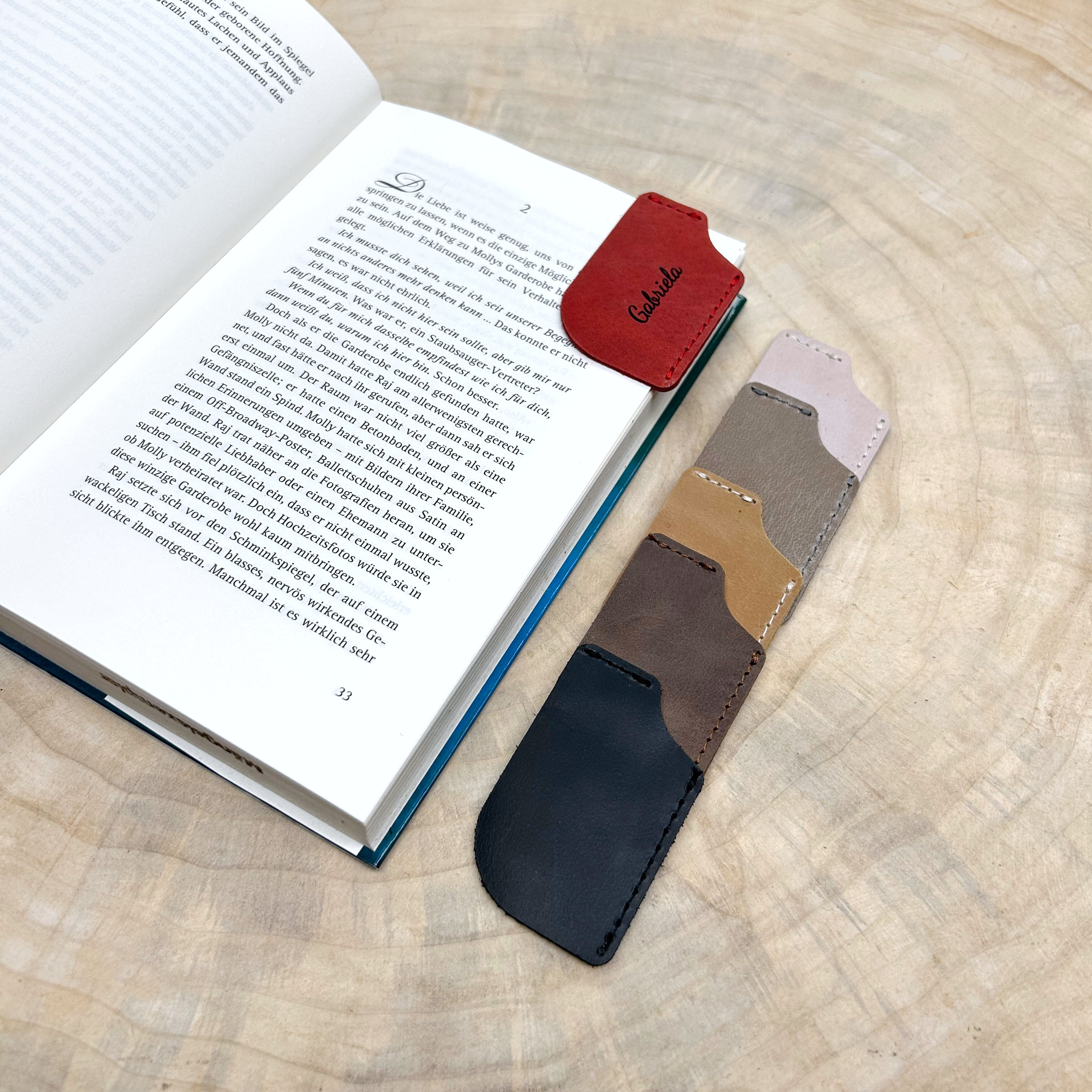 Lesezeichen aus feinem Leder – personalisiert & handgefertigt