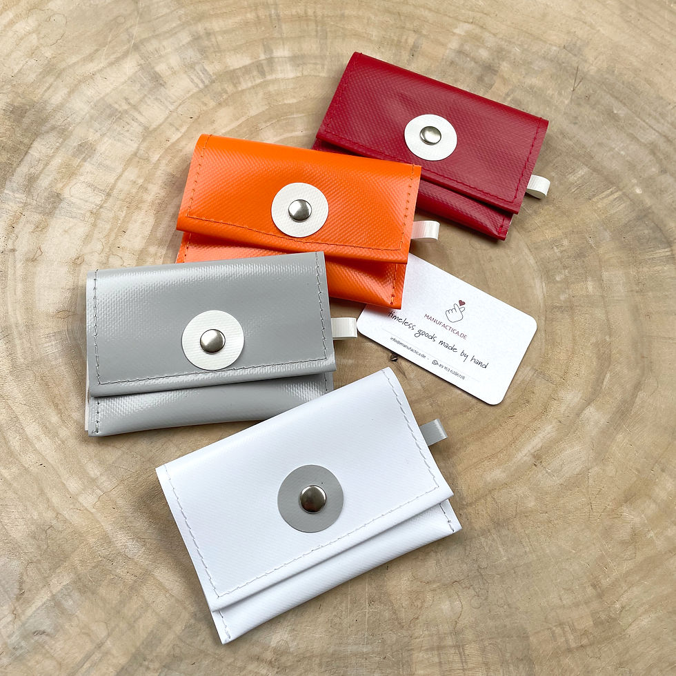 Miniaturbild: Pflaster-Etui aus LKW-Plane mit Druckknopf - CLARITA
