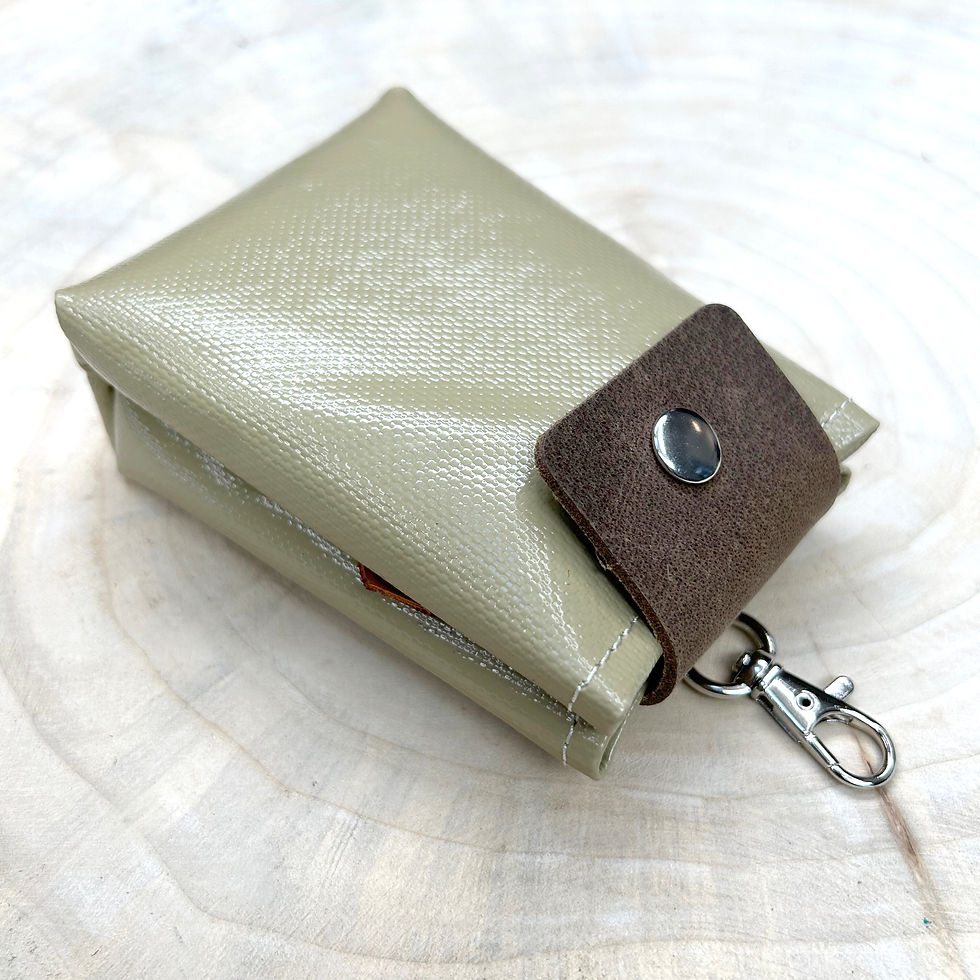 Miniaturbild: Leckerlitasche für unterwegs – Mit Karabiner & Druckknopfverschluss
