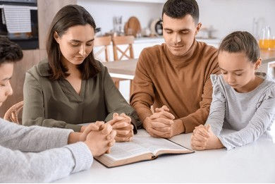 SHOW DEL CHISTE. RELIGIÓN EN CASA, NO CASERA