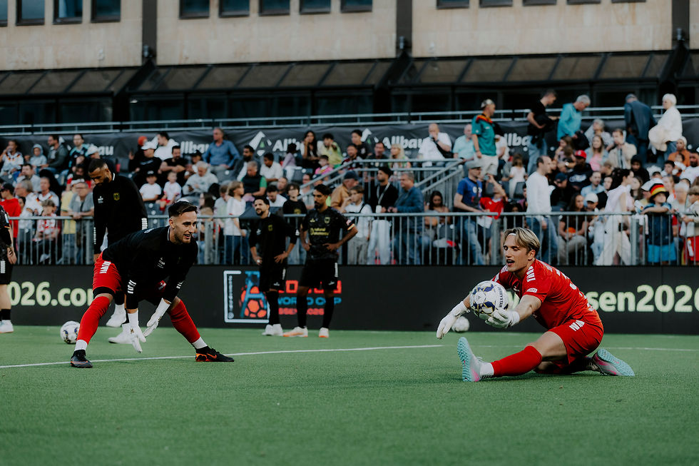Antonio Brandt (links) und Niklas Reichel (rechts) beim aufwärmen vor dem Finale. Foto: Julian Meusel