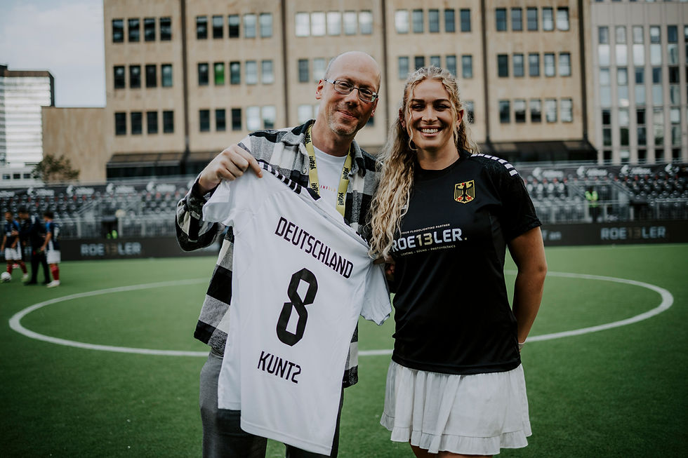 Christoph Köchy gemeinsam mit Nationalspielerin Cecilia Kuntz. Foto: Julian Meusel