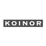 Koinor Logo in weißer Blockschrift auf grauem Hintergrund, schlichtes Markenzeichen für Polstermöbel und Sitzmöbel