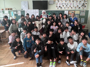 2023/12/21 - 名古屋市立二城小学校にサンタが登場