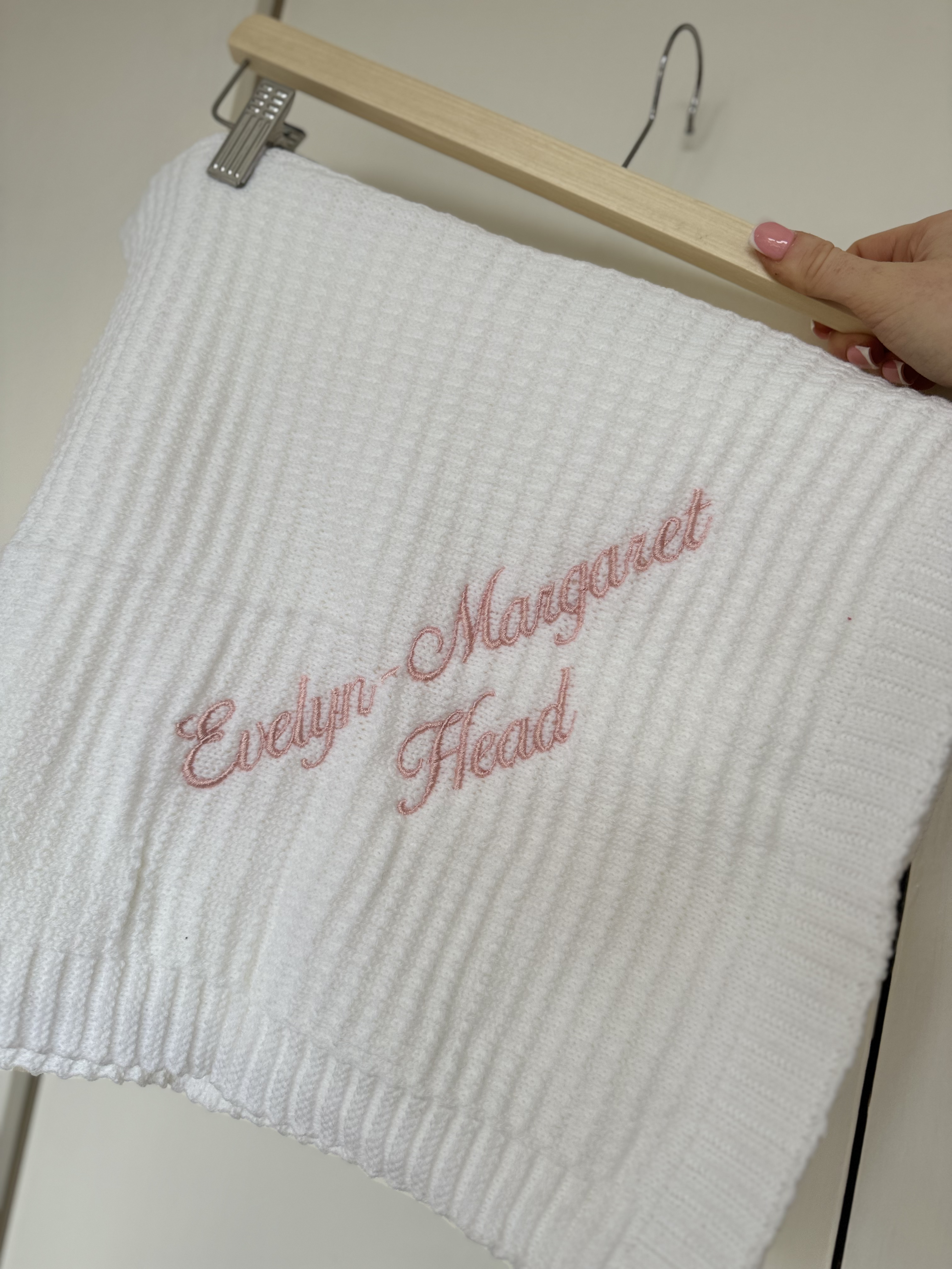 White knitt balantines blanket