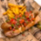 Perrito caliente con queso y pico de gallo