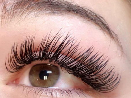       A GUIDE TO CHOOSING THE BEST PREMADE LASH FAN