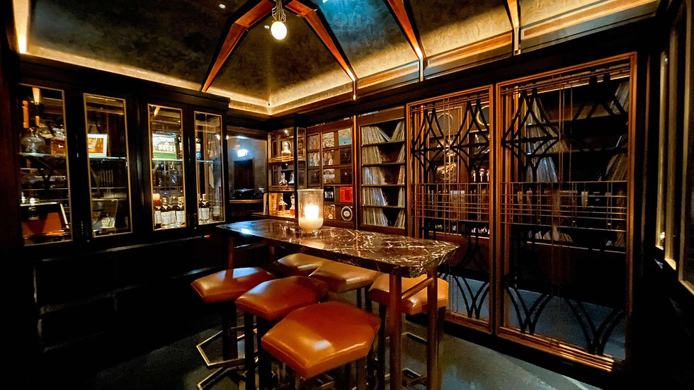 Lennon's Speakeasy & Vinyl Bar ชั้น 30 ณ Rosewood Bangkok ย่านเพลินจิต พร้อมจิบ Signature Cocktails