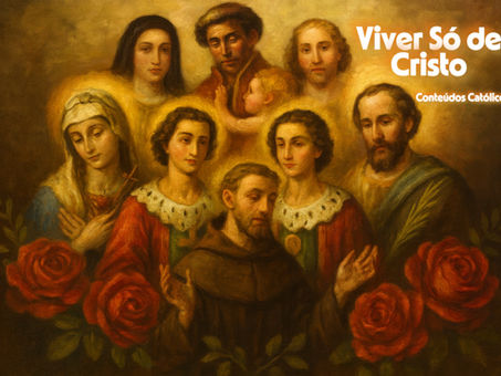 Pintura a óleo religiosa em estilo clássico mostrando nove santos cristãos em semicírculo, incluindo São Francisco de Assis ao centro com hábito marrom e mãos erguidas, rodeado por santos com auréolas douradas, entre eles Santa Catarina de Siena, São Cosme e São Damião, e São José com o Menino Jesus. Três rosas vermelhas e folhagem verde decoram a base da composição. Fundo em tons quentes e dourados, evocando espiritualidade e reverência.