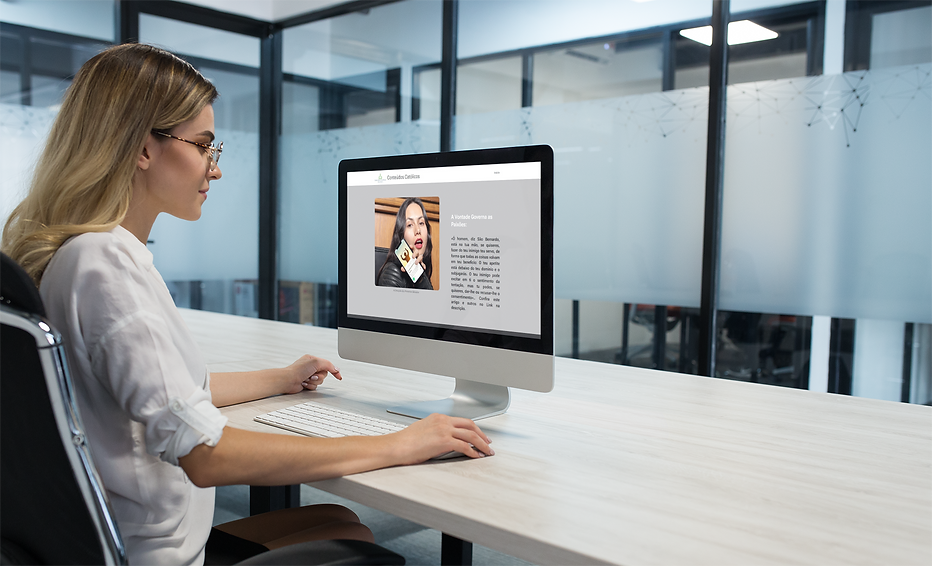 blonde-woman-using-an-imac-mockup-at-the-office-a20969.png