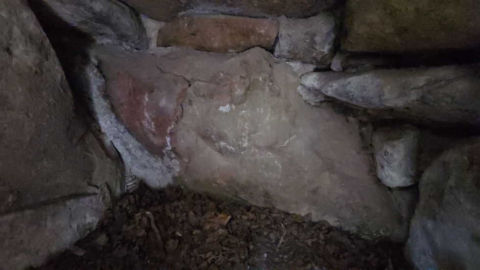 Picture of the interior of the eastern chamber at Wayland's Smithy Longbarrow