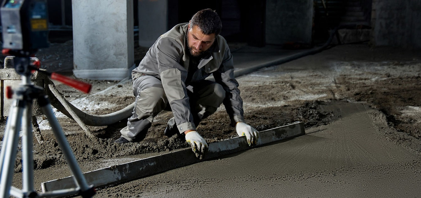 filling-floor-with-concrete-screed-leveling-floor-by-construction-workers-smooth-floors-ma