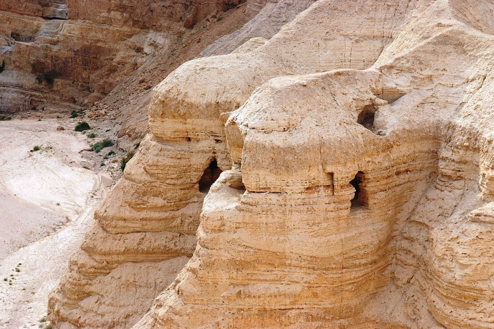 DOCUMENTI “ORIGINALI” DELLA BIBBIA? Una breve analisi dalle grotte di Qumran 